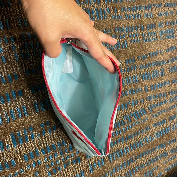 NWT Clinique x Kate Spade New York Cosmetic Makeup Bag Red Lip Print Pouch Case - Picture 2 of 7